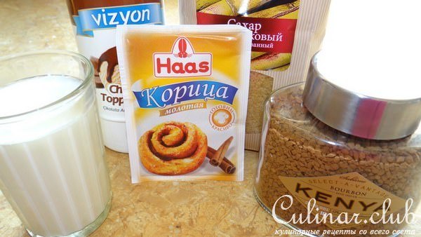 Холодный кофейно-шоколадный напиток с корицей