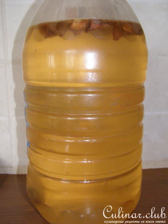 Квас приготовленный на берёзовом соке.