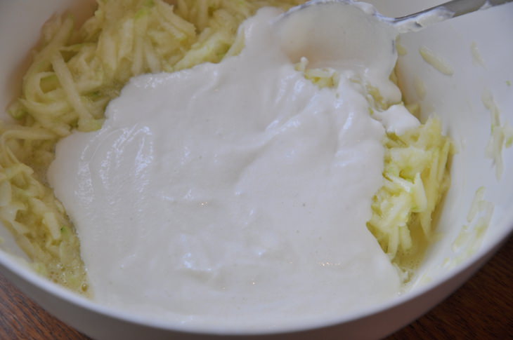 Кабачковые оладьи на сметане