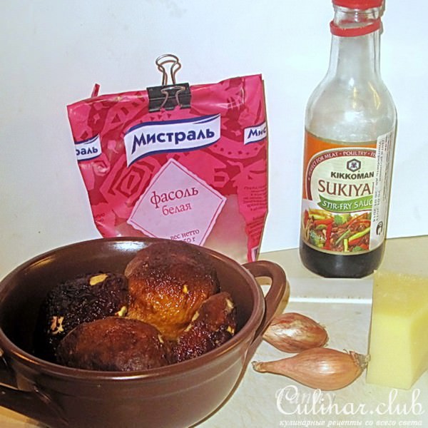 Фасоль, тушеная с грибами