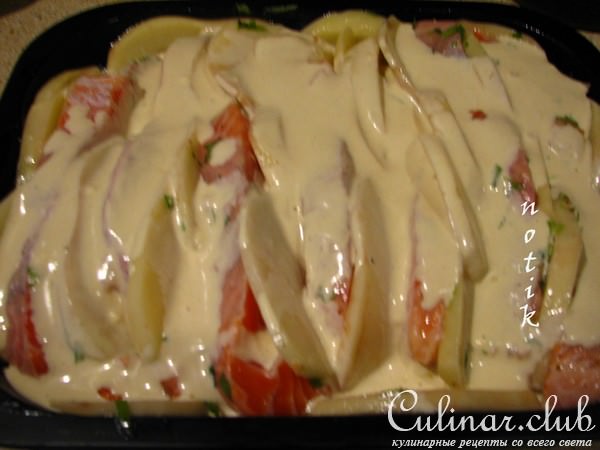 лосось с картофелем под сливочно-горчичным соусом
