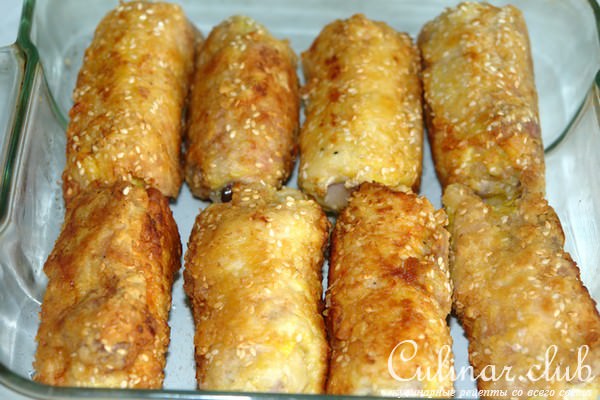 Мясные рулеты с грибной начинкой в кунжутной панировке