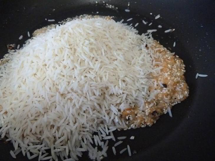 Рис с морковью и кокосовым орехом (Гаджар Пулау)