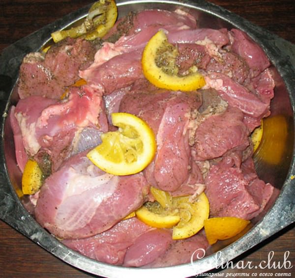 Пикантное мясо индейки с артишоками и оливками