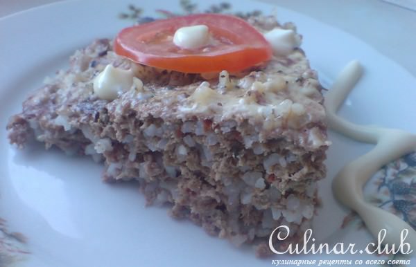 мясной пирог с рисом и помидоркой