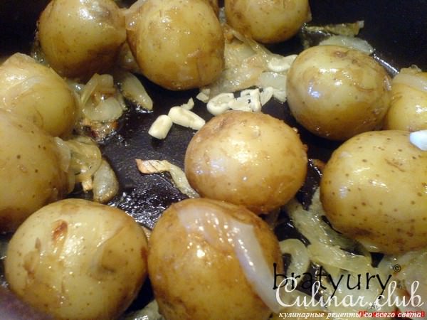 Картофель смаженный с козьей брынзой