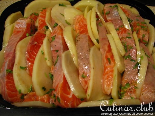 лосось с картофелем под сливочно-горчичным соусом