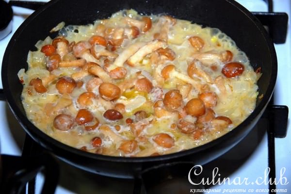 Цыпленок в слоенном тесте с рисом и грибами