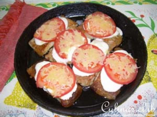 Пангасиус с помидорами и сыром