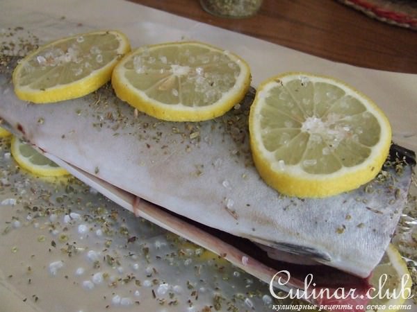 норвежская скумбрия с лимоном и орегано, запеченная в фольге