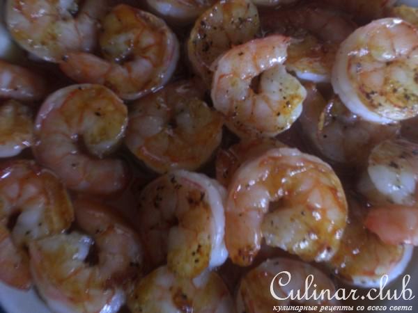 Грилованые медовые шримпсы с вкусным и простым салатом.