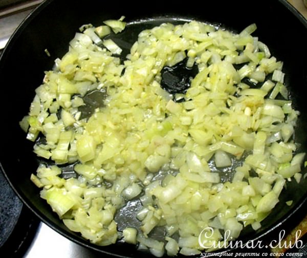 Пикантное мясо индейки с артишоками и оливками
