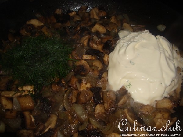 Зелёные пельмени с шампиньонами
