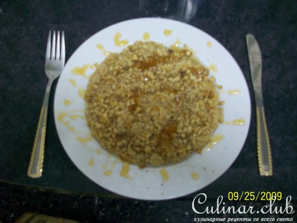 Куакер с грецкими орехами и мёдом.