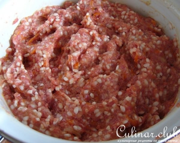Помидоры и перец фаршированные мясом и рисом