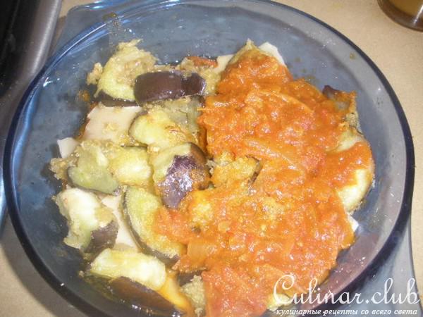 Запеченное карри из баклажанов с соусом из сметаны и кориандра