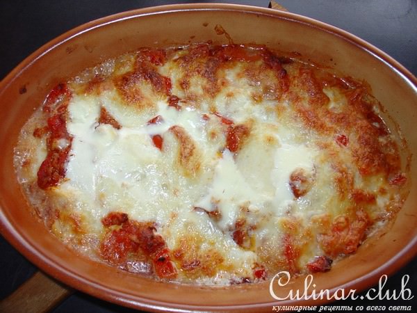Запечённые баклажаны с моццареллой и яйцами.