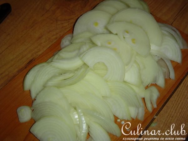 Говядина, тушеная с красным вином и клюквенным соусом