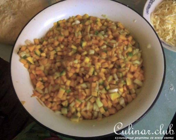 Манты с тыквой и луком