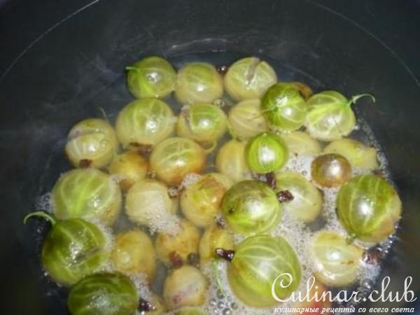 Курочка "Монморанси" с соусом из крыжовника