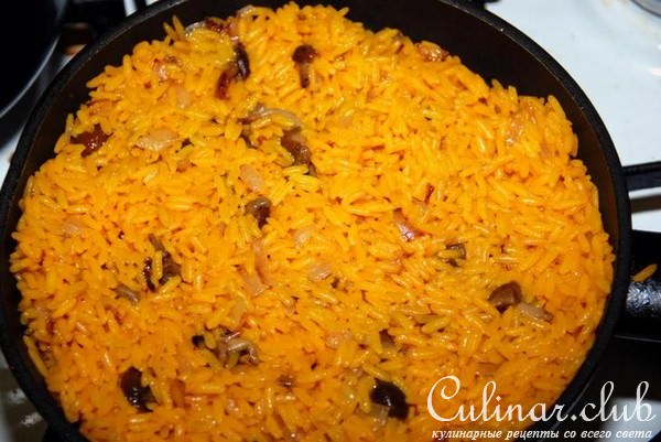 Цыпленок в слоенном тесте с рисом и грибами