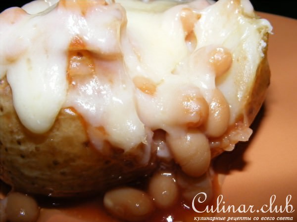     (baked potate with beans and cheese) 
