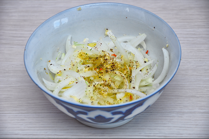 Картофельная запеканка с ветчиной, сметаной и яйцами
