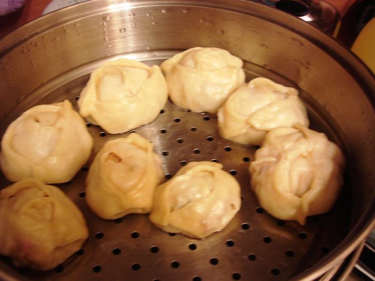 Мантоны с курицей и ананасом. По отличному поводу!