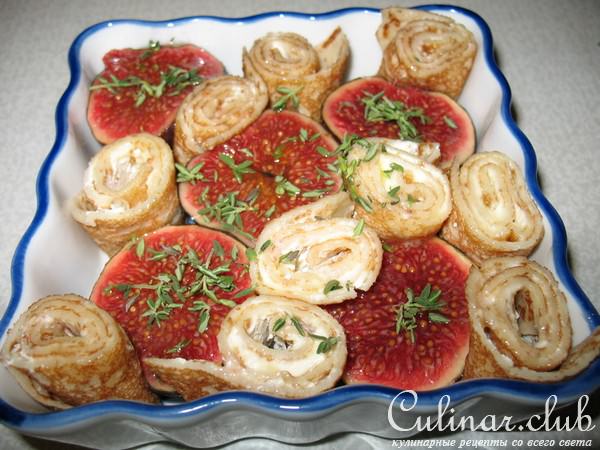 Блинчики, запеченные с инжиром и козьим сыром