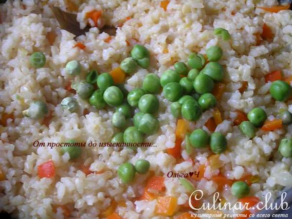 Плов из коричневого риса с овощами