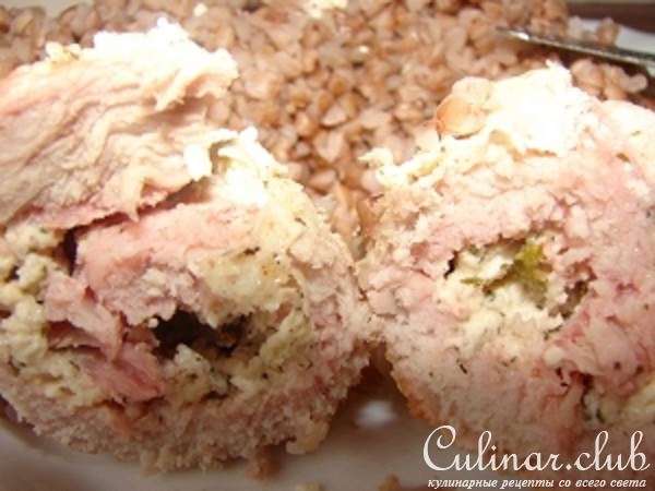 Мясные рулетики с начинкой из брынзы