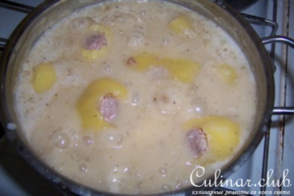 Фаршированный мясом картофель в грибной подливе + бонус "картофельные спиральки" (мой вариант)