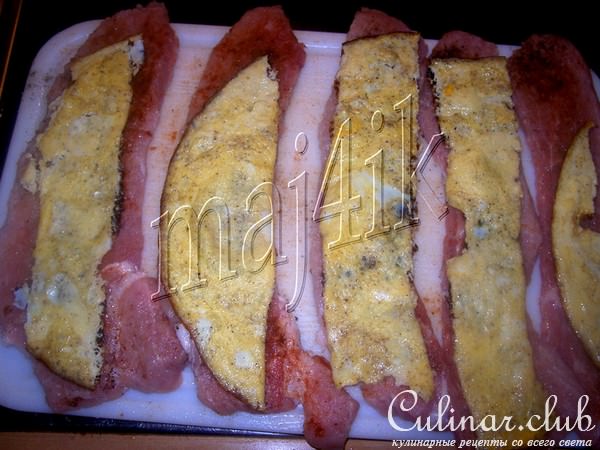 Мясные рулетики с начинкой, с шампиньонами да под соусом