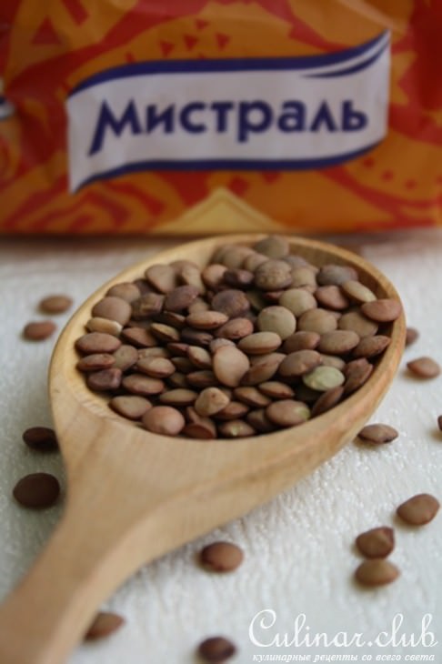 Постные чечевичные фрикадельки с томатным соусом.