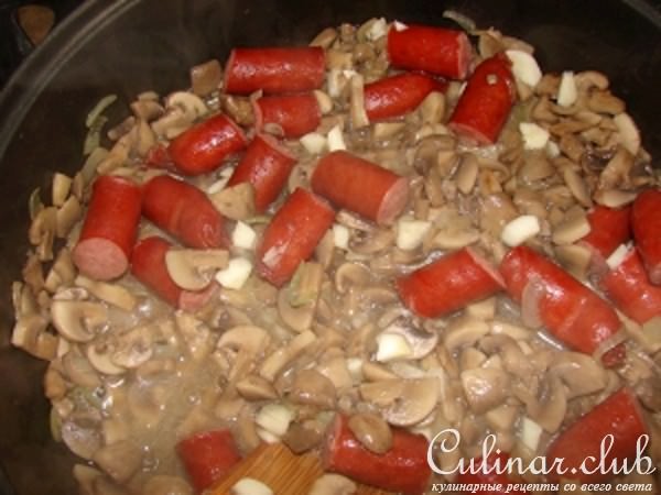 Макарошки с охотничьими колбасками и коньяком