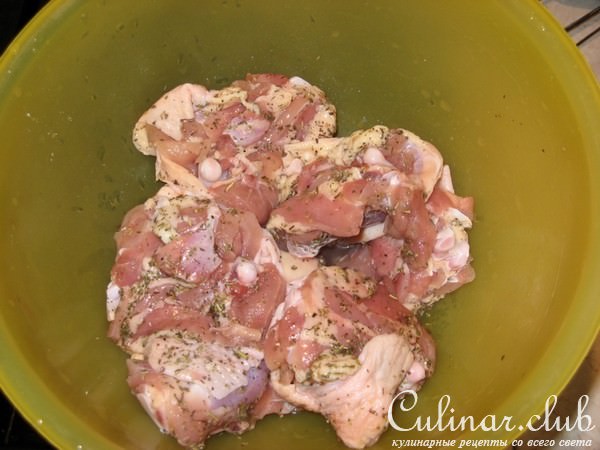 Куриные бёдрышки запеченные с сухофруктами