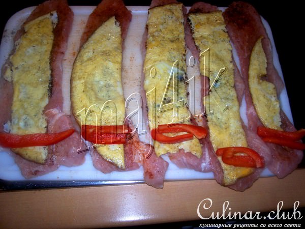 Мясные рулетики с начинкой, с шампиньонами да под соусом
