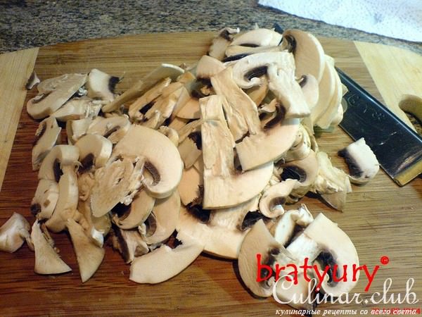 Pizza con funghi quasi margaret