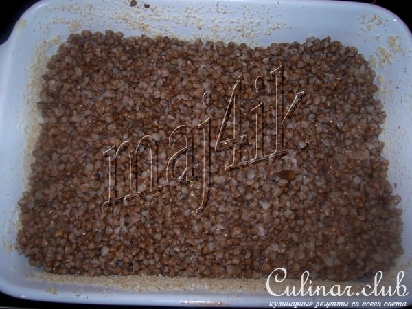 Запеканка из гречки с начинкой, соусом и сырной шапкой
