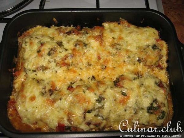 Рыба, запеченная с помидорами и сыром