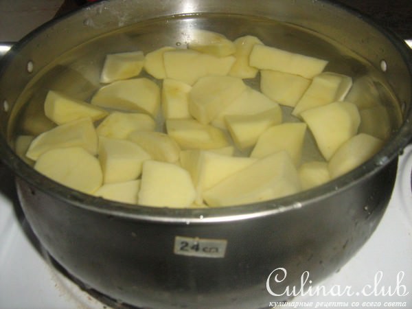 Кручёные паровые галушки с картофелем и шкварками.
