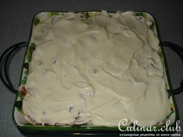 Курица под грибной шапкой