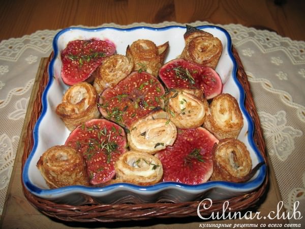 Блинчики, запеченные с инжиром и козьим сыром
