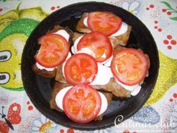 Пангасиус с помидорами и сыром