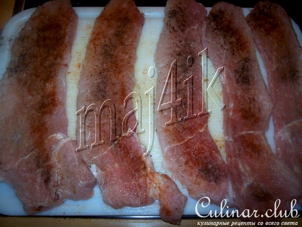 Мясные рулетики с начинкой, с шампиньонами да под соусом