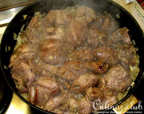 Пикантное мясо индейки с артишоками и оливками