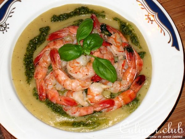 Креветки на картофельном креме с песто (Gamberoni su crema di patate e pesto)