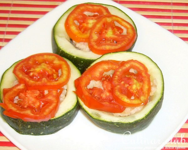 Кабачки фаршированные кальмарами