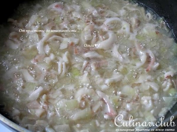 Кальмары, тушеные с капустой в белом вине