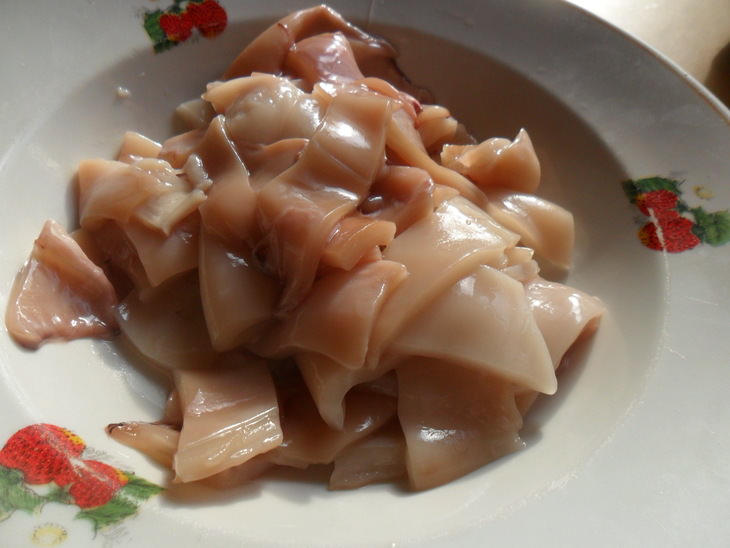 Кальмары с картофелем и помидорами